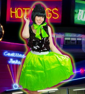 Fluogroen satijnen retro rokje met bijpassend sjaaltje