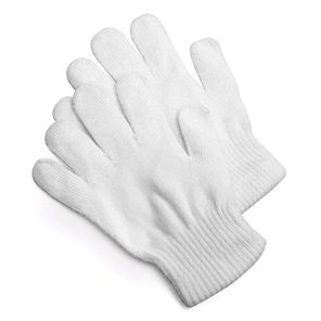 Knitted gloves white