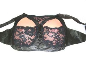 Seins avec soutien-gorge en dentelle