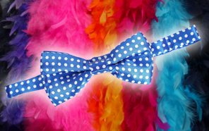 Vlinderstrikje blauw met witte bolletjes