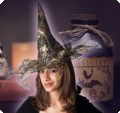 Chapeau de sorcière doré avec une toile d'araignée