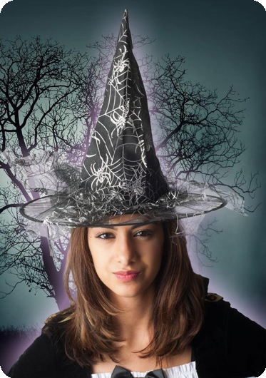 Chapeau de sorcière en argent avec une toile d'araignée