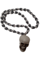 Collier d'Halloween avec des têtes de mort