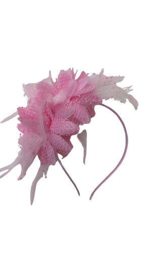 diadeem met bloem en pluimen lichtroze