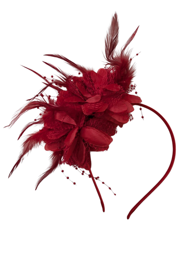 Extension de cheveux rouge avec fleur en dentelle et plumes