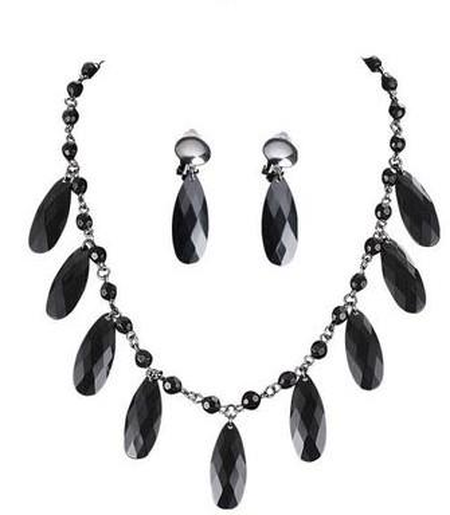 Gothic set, necklace and earrings.