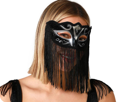 Masque pour les yeux noir avec des franges