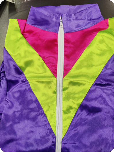 Paarse retro training met roze en groene streep
