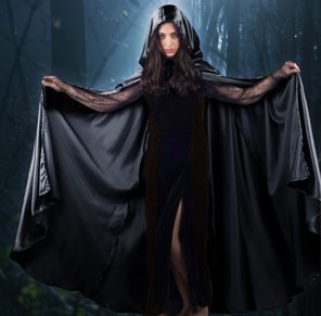 zwarte satijnen luxe cape